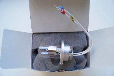 Deuterium lamp with socket 