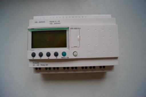 Relais, Zelio Logic, 100...240 V AC, Uhr, Display 