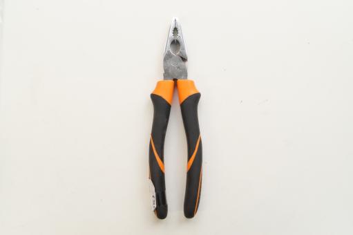 BE 1150BM/220 Beta Universalzangen, verchromt, poliert, Griffe aus Bimaterial 