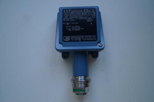 Pressure Switch, 117 Series United Electric Pressure Switch 